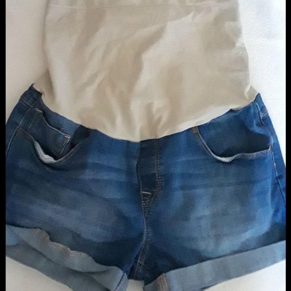 Maternity shorts